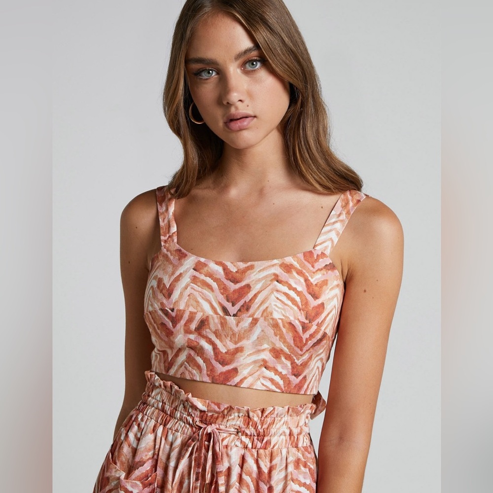 NWT Showpo Lotte crop top - size 6